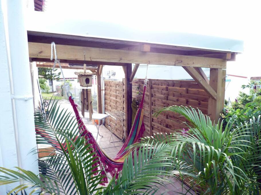 Logement Dans Un Lieu Calme Et Verdoyant A Proximite De Tout Avec Jacuzzi!!! Basse-Terre Exterior photo