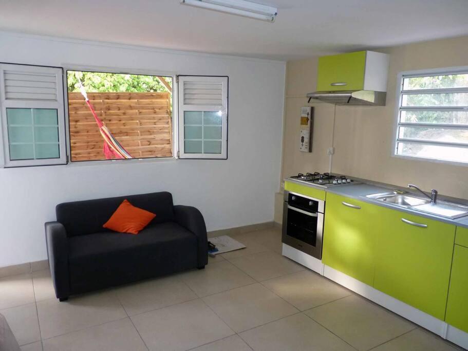 Logement Dans Un Lieu Calme Et Verdoyant A Proximite De Tout Avec Jacuzzi!!! Basse-Terre Exterior photo